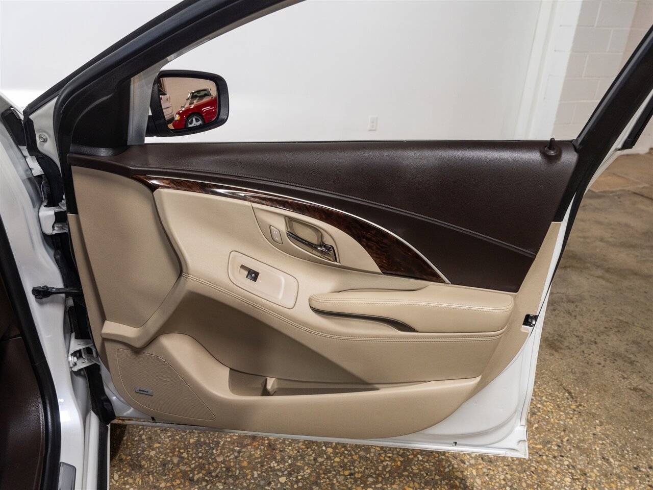 2016 Buick LaCrosse Premium II - Photo 29 - Peoria, IL 61615