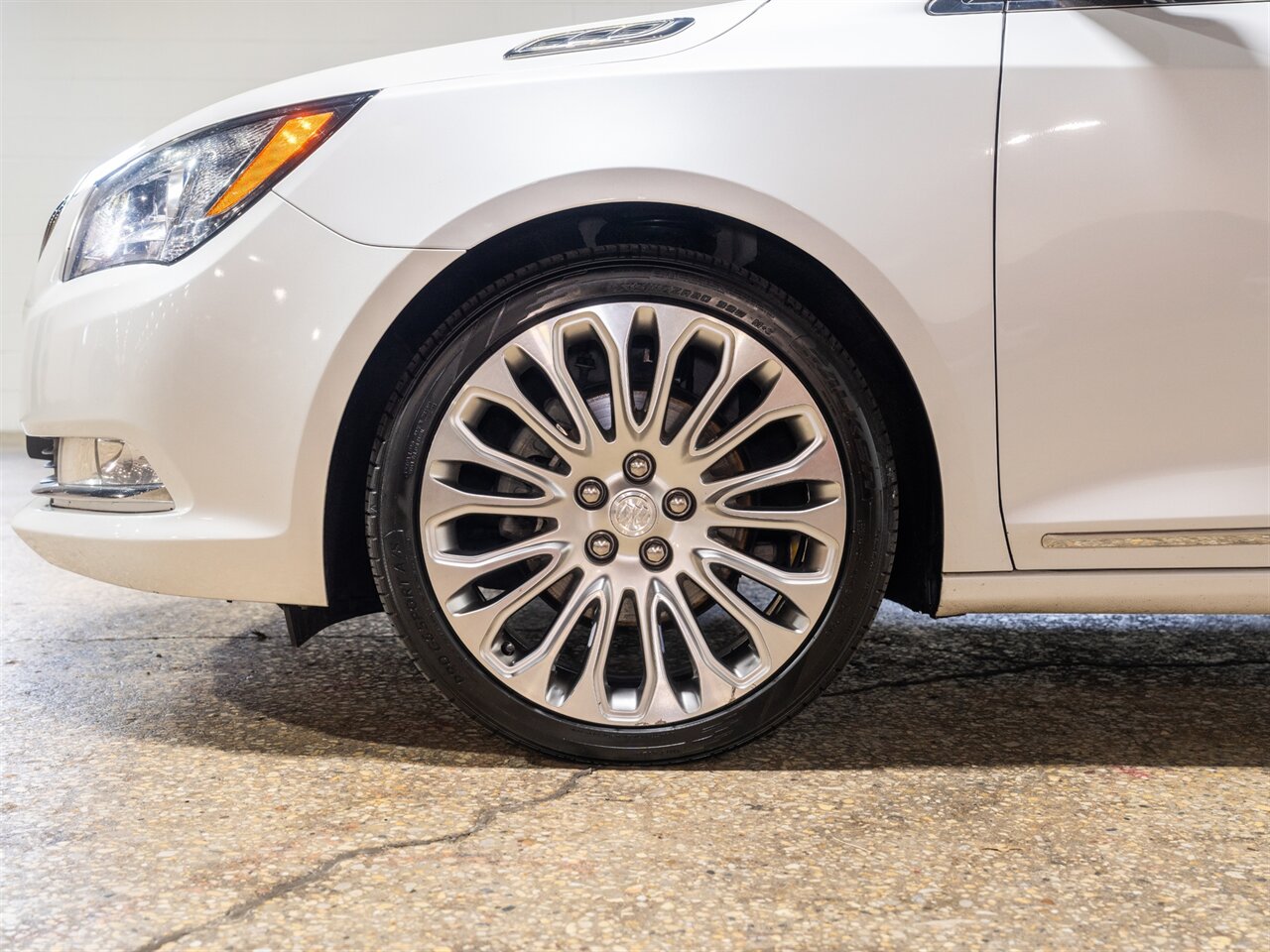 2016 Buick LaCrosse Premium II - Photo 10 - Peoria, IL 61615