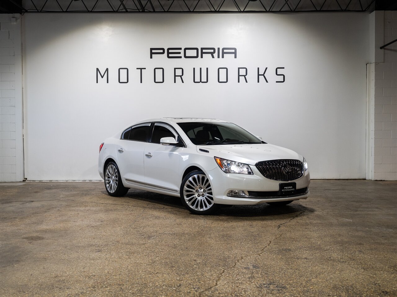 2016 Buick LaCrosse Premium II   - Photo 1 - Peoria, IL 61615