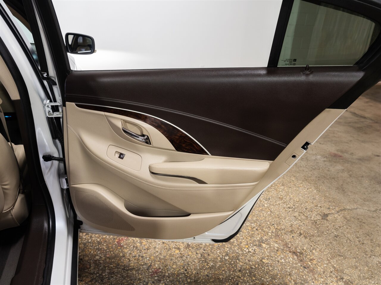 2016 Buick LaCrosse Premium II - Photo 30 - Peoria, IL 61615