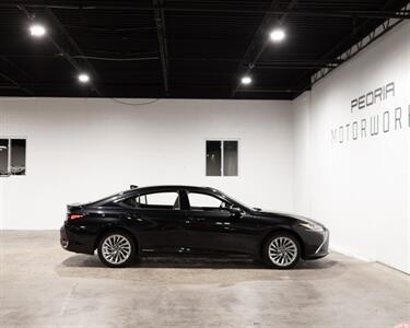 2021 Lexus ES 300h Luxury   - Photo 5 - Peoria, IL 61615