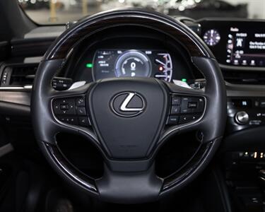 2021 Lexus ES 300h Luxury   - Photo 13 - Peoria, IL 61615