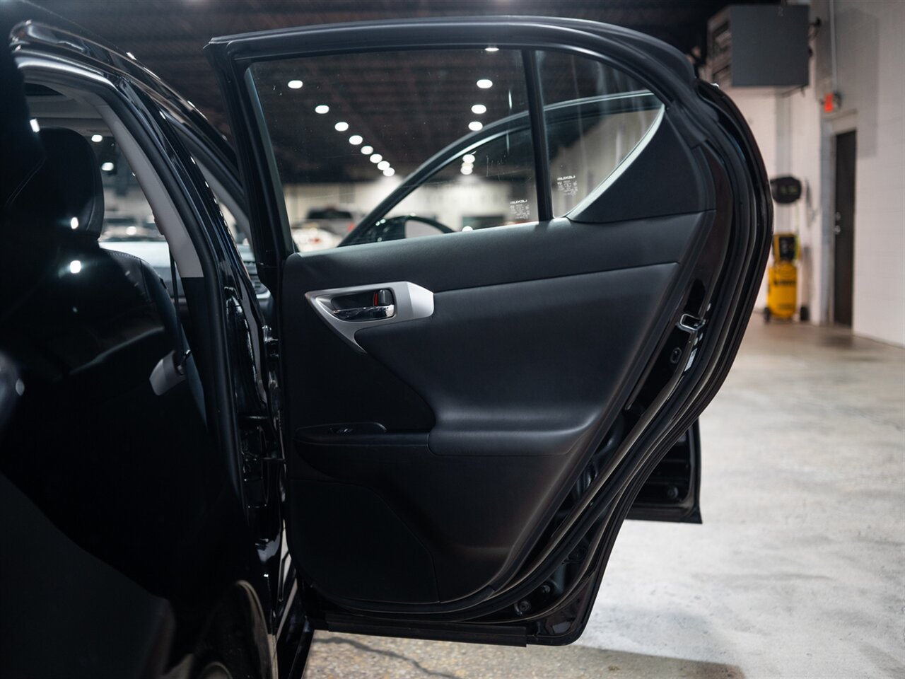 2012 Lexus CT 200h   - Photo 37 - Peoria, IL 61615