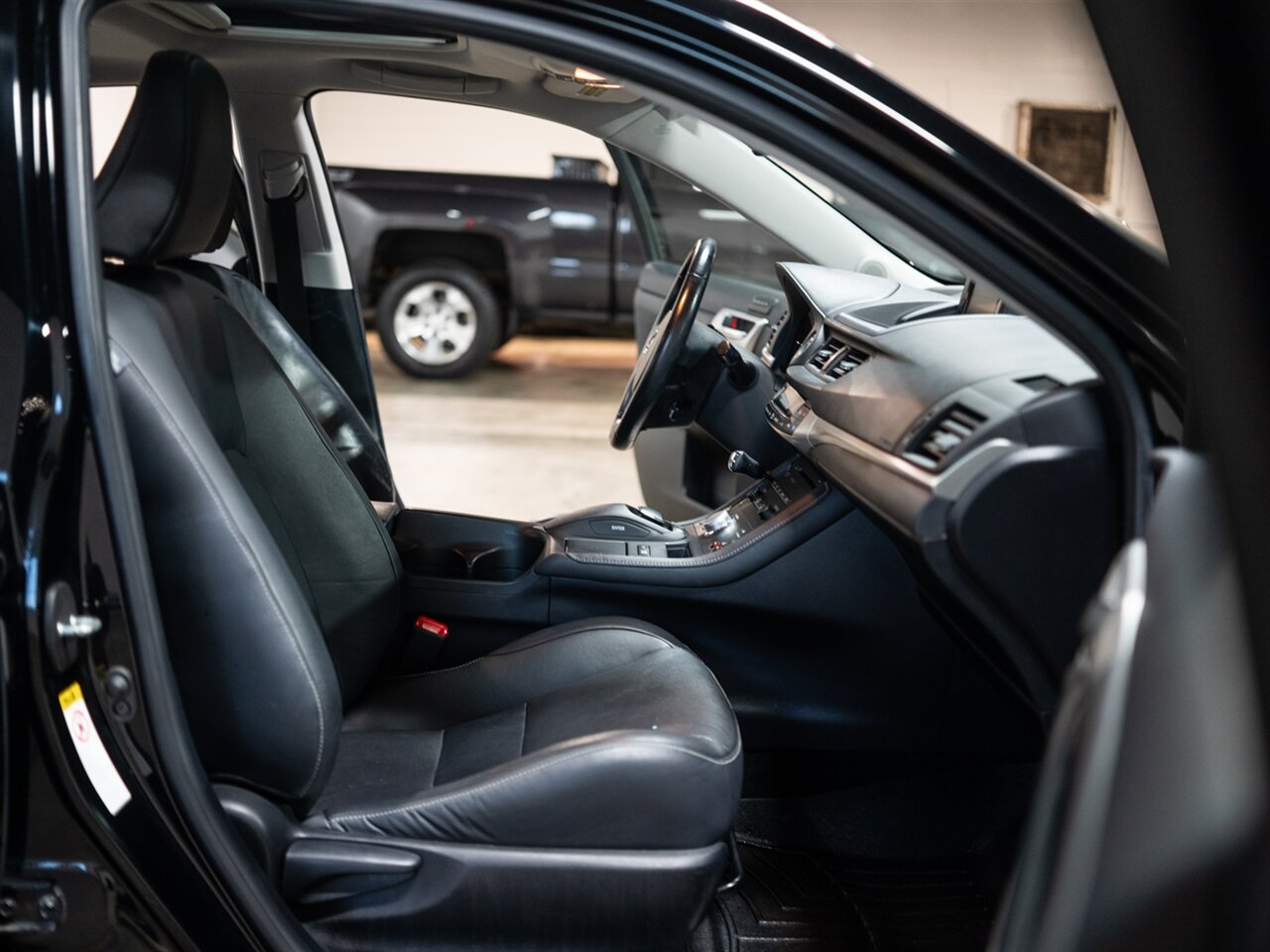 2012 Lexus CT 200h   - Photo 29 - Peoria, IL 61615