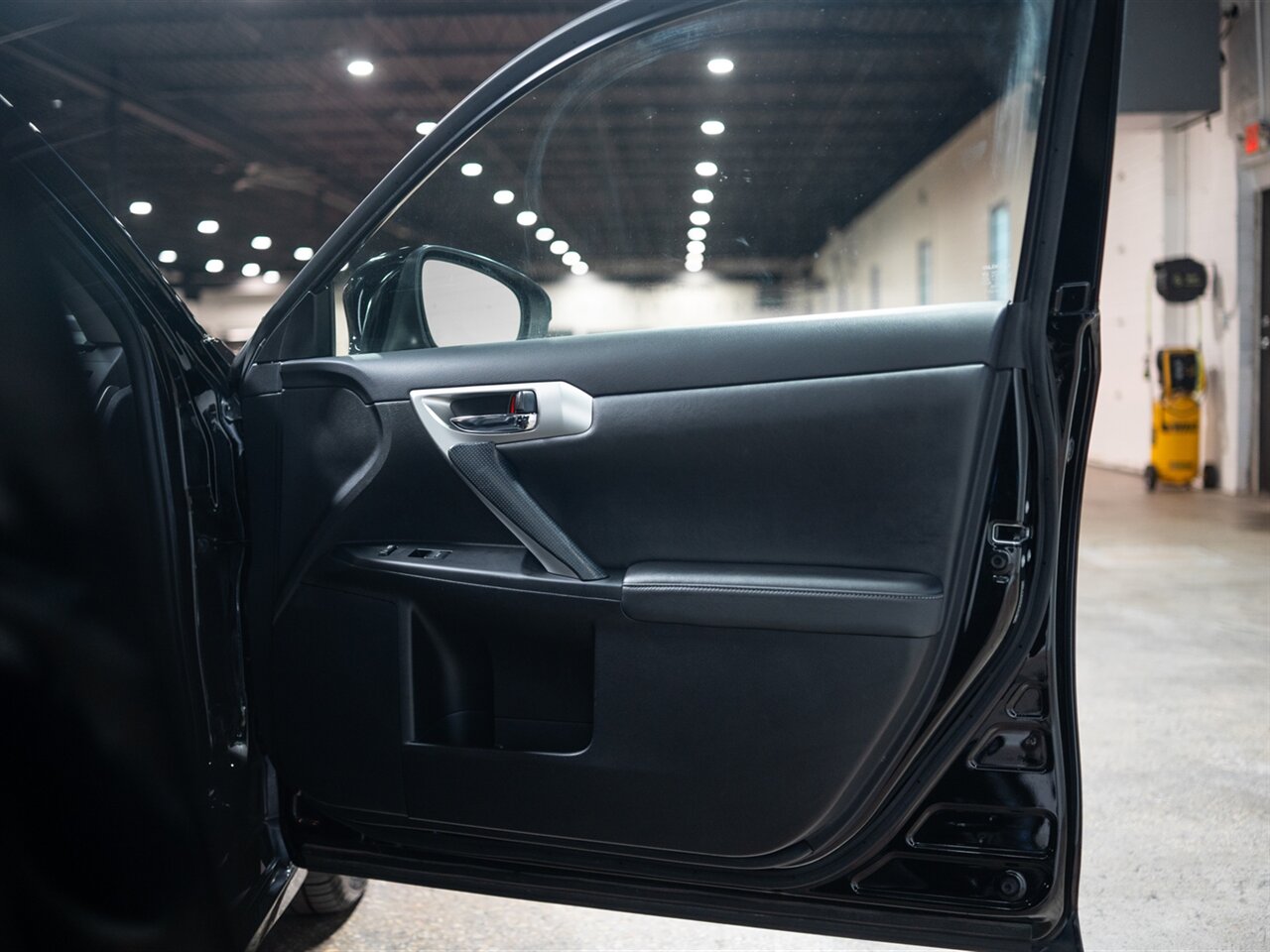 2012 Lexus CT 200h   - Photo 36 - Peoria, IL 61615