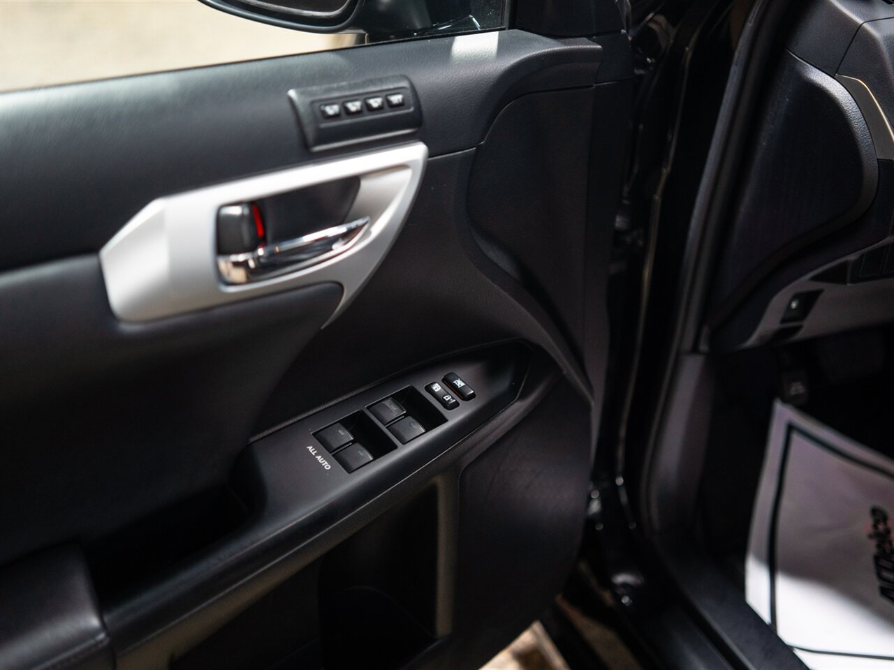 2012 Lexus CT 200h   - Photo 32 - Peoria, IL 61615
