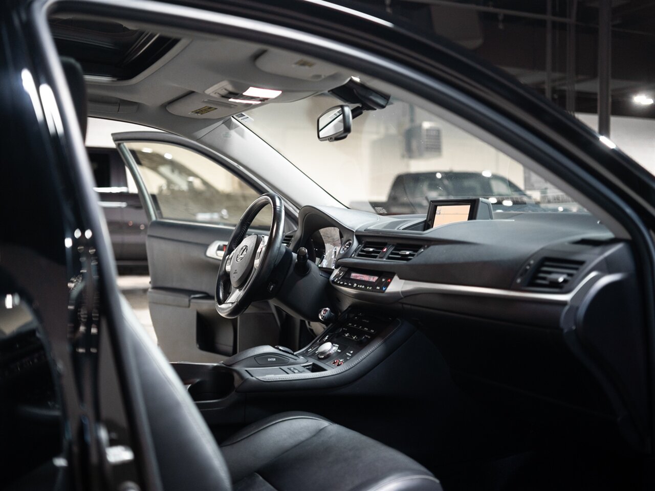 2012 Lexus CT 200h   - Photo 28 - Peoria, IL 61615