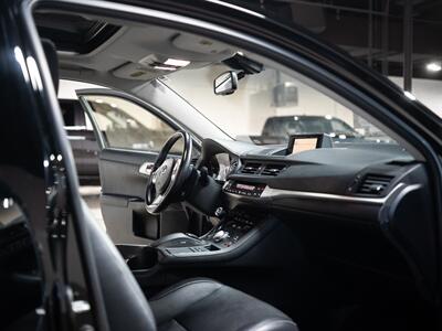 2012 Lexus CT 200h   - Photo 28 - Peoria, IL 61615