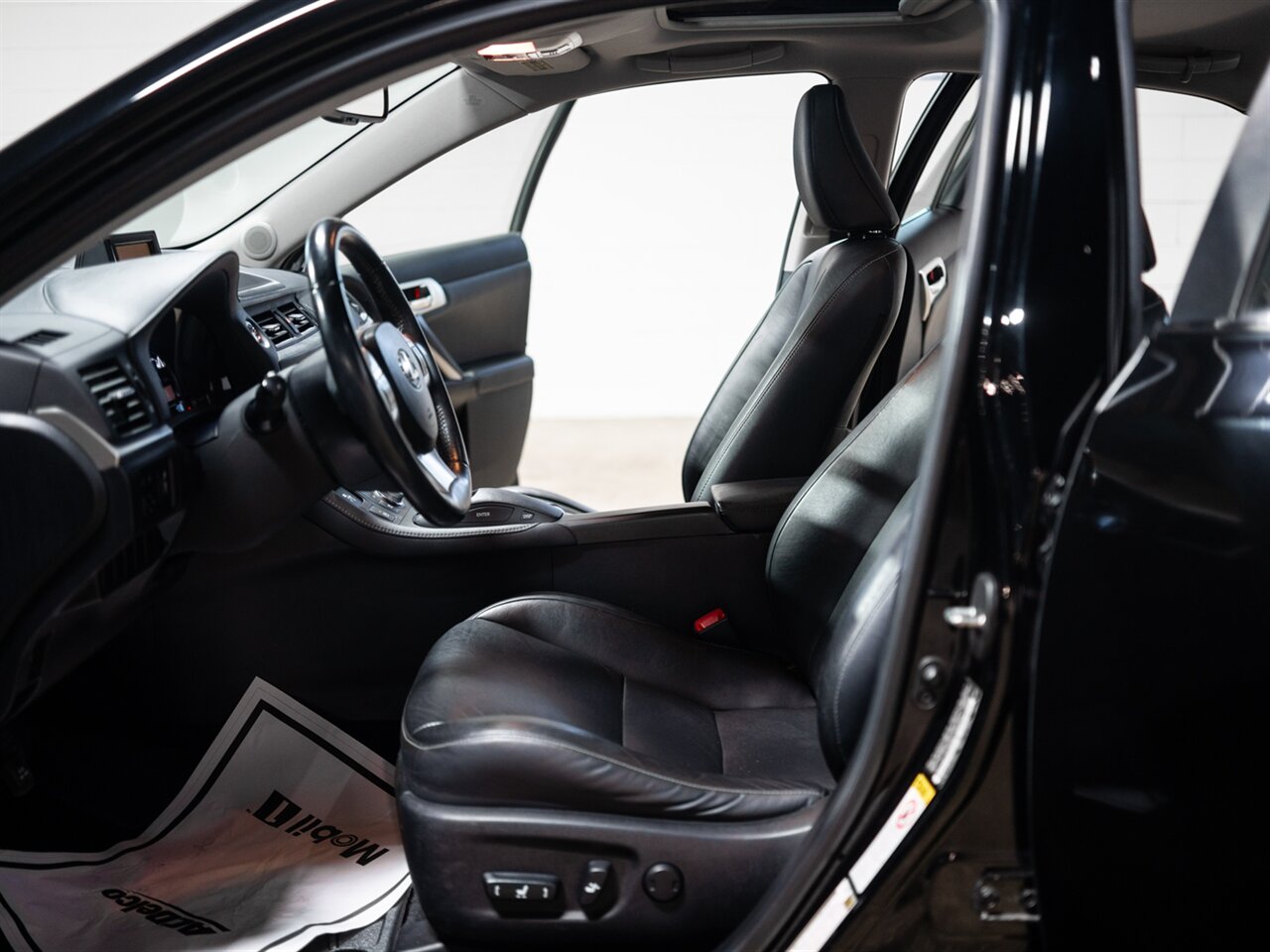 2012 Lexus CT 200h   - Photo 26 - Peoria, IL 61615