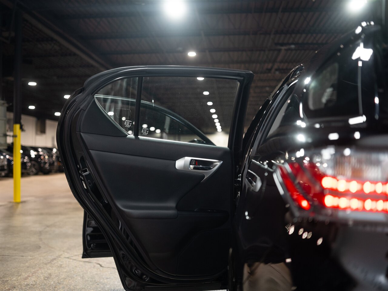 2012 Lexus CT 200h   - Photo 35 - Peoria, IL 61615