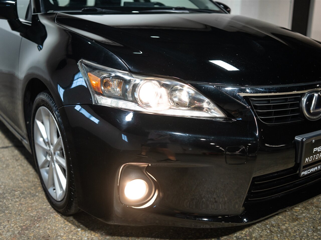 2012 Lexus CT 200h   - Photo 8 - Peoria, IL 61615