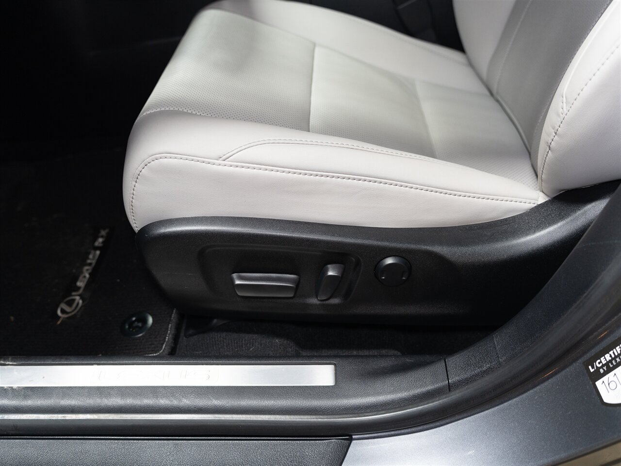2022 Lexus RX 350   - Photo 18 - Peoria, IL 61615