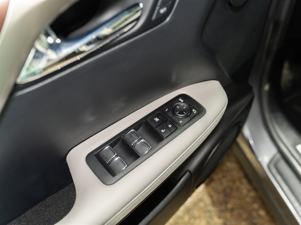 2022 Lexus RX 350   - Photo 21 - Peoria, IL 61615