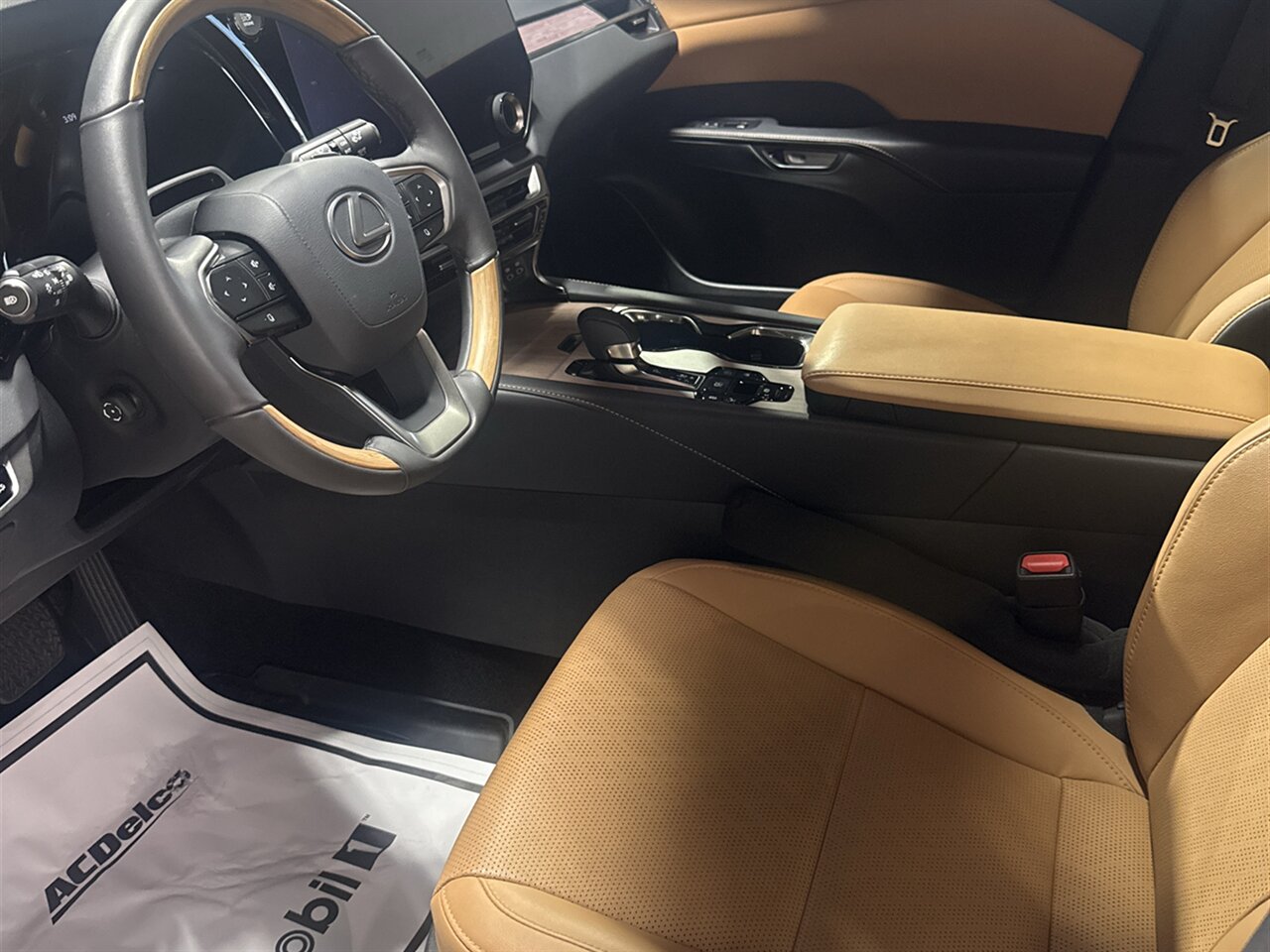 2024 Lexus RX 350 Premium+ - Photo 2 - Peoria, IL 61615