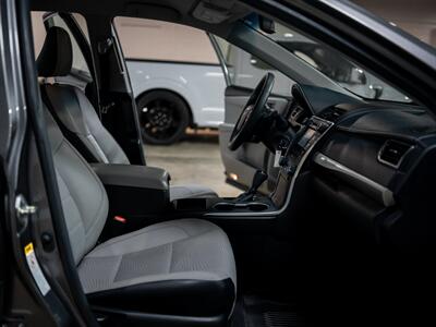 2017 Toyota Camry SE   - Photo 28 - Peoria, IL 61615