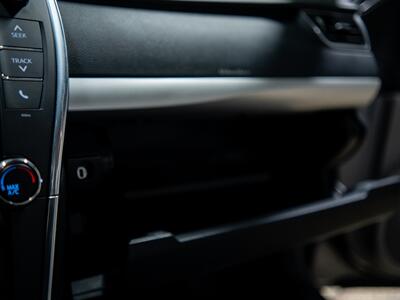 2017 Toyota Camry SE   - Photo 36 - Peoria, IL 61615