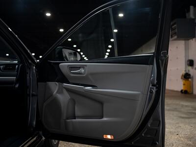 2017 Toyota Camry SE   - Photo 27 - Peoria, IL 61615