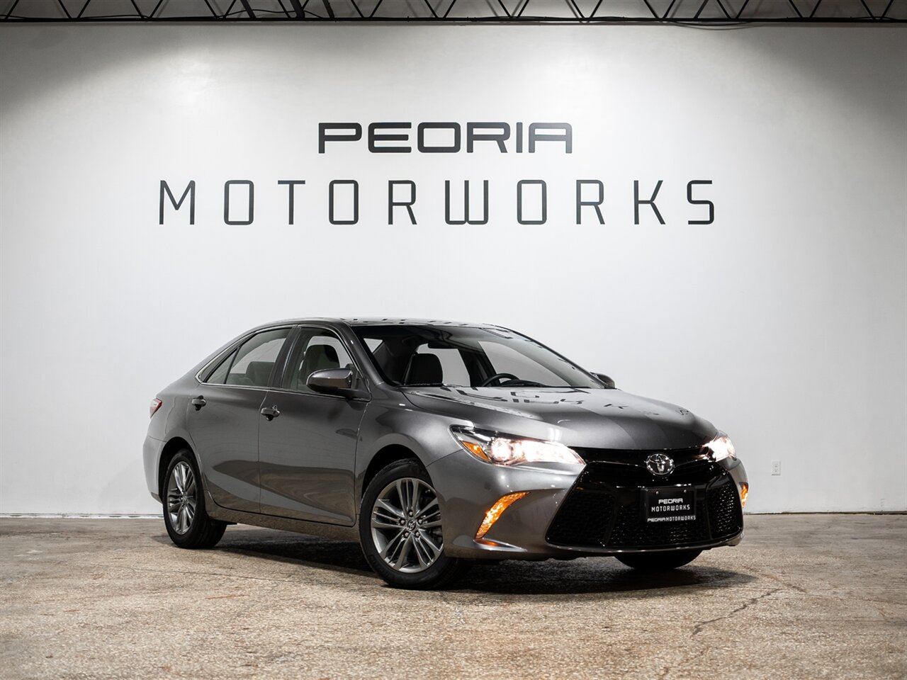 2017 Toyota Camry SE   - Photo 1 - Peoria, IL 61615