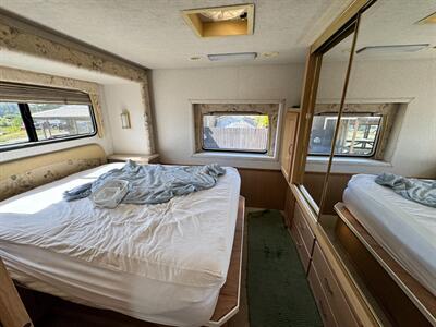2002 National Dolphin 6355   - Photo 8 - Brookings, OR 97415