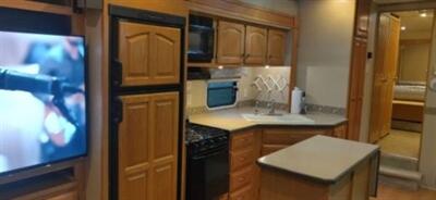 2006 Fifth Wheel Carriage Cameo LXI 35 FT   - Photo 9 - Redmond, OR 97756