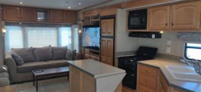 2006 Fifth Wheel Carriage Cameo LXI 35 FT   - Photo 10 - Redmond, OR 97756