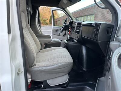 2009 Chevrolet Express 3500 10' BOX  Liftgate - Photo 19 - South Weymouth, MA 02190