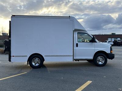 2009 Chevrolet Express 3500 10' BOX  Liftgate - Photo 8 - South Weymouth, MA 02190