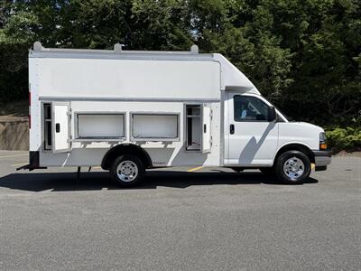 2022 Chevrolet Express 12' Utility Service Van 3500 Workport - Photo 11 - South Weymouth, MA 02190