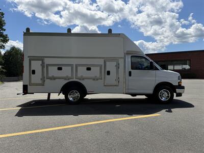 2022 Chevrolet Express 12' Utility Service Van 3500 Workport - Photo 32 - South Weymouth, MA 02190