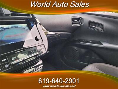 2018 TOYOTA PRIUS   - Photo 13 - San Diego, CA 92105