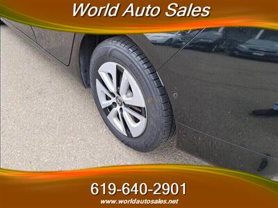 2018 TOYOTA PRIUS   - Photo 5 - San Diego, CA 92105