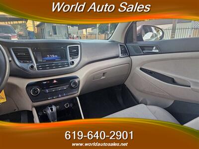 2017 Hyundai TUCSON SE   - Photo 8 - San Diego, CA 92105