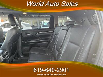 2019 Toyota Highlander Limited   - Photo 8 - San Diego, CA 92105