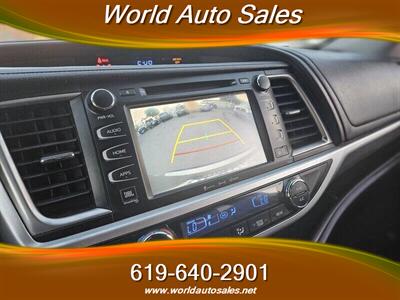 2019 Toyota Highlander Limited   - Photo 12 - San Diego, CA 92105
