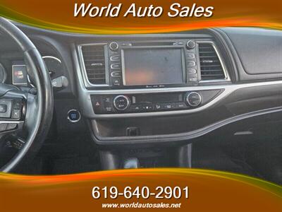 2019 Toyota Highlander Limited   - Photo 13 - San Diego, CA 92105