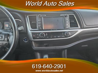 2019 Toyota Highlander Limited   - Photo 13 - San Diego, CA 92105