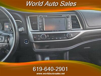 2019 Toyota Highlander Limited   - Photo 13 - San Diego, CA 92105