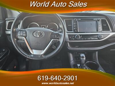 2019 Toyota Highlander Limited   - Photo 10 - San Diego, CA 92105