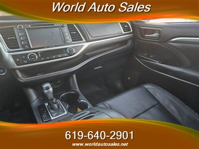 2019 Toyota Highlander Limited   - Photo 11 - San Diego, CA 92105