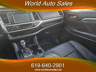 2019 Toyota Highlander Limited   - Photo 11 - San Diego, CA 92105