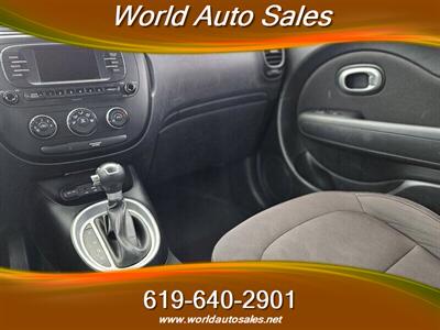 2017 Kia Soul   - Photo 11 - San Diego, CA 92105