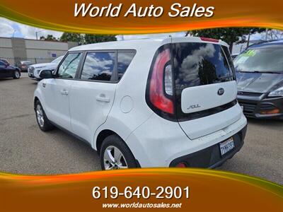 2017 Kia Soul   - Photo 3 - San Diego, CA 92105