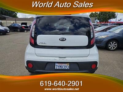 2017 Kia Soul   - Photo 4 - San Diego, CA 92105
