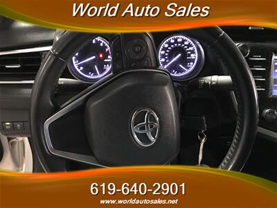 2018 Toyota Camry SE   - Photo 8 - San Diego, CA 92105