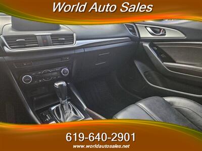 2018 Mazda Mazda3 Touring   - Photo 9 - San Diego, CA 92105