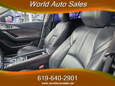 2018 Mazda Mazda3 Touring   - Photo 10 - San Diego, CA 92105