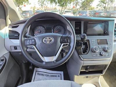 2015 TOYOTA SIENNA   - Photo 10 - San Diego, CA 92105