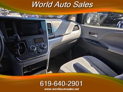 2015 Toyota Sienna LE 8-Passenger   - Photo 11 - San Diego, CA 92105