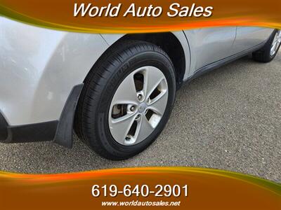 2016 Kia Soul LX   - Photo 6 - San Diego, CA 92105