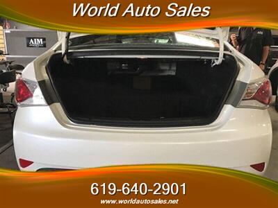 2015 Hyundai SONATA Hybrid Limited   - Photo 8 - San Diego, CA 92105